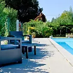 Logis Chez Germaine Hotel 2*