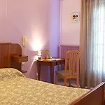 Logis Chez Germaine 2* Geüs-d'Oloron
