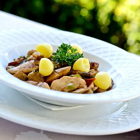 Logis Chez Germaine فندق