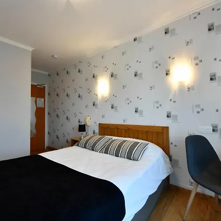 Hotel Logis Chez Germaine Geüs-d'Oloron