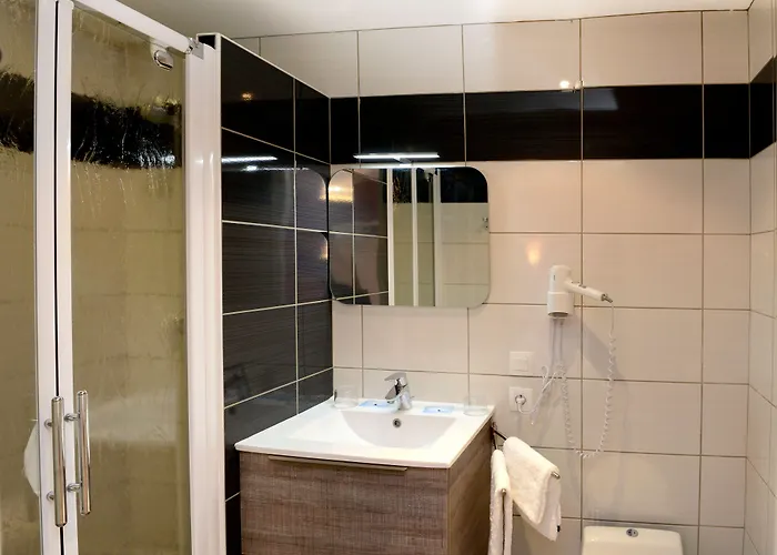 Logis Chez Germaine فندق Geüs-d'Oloron