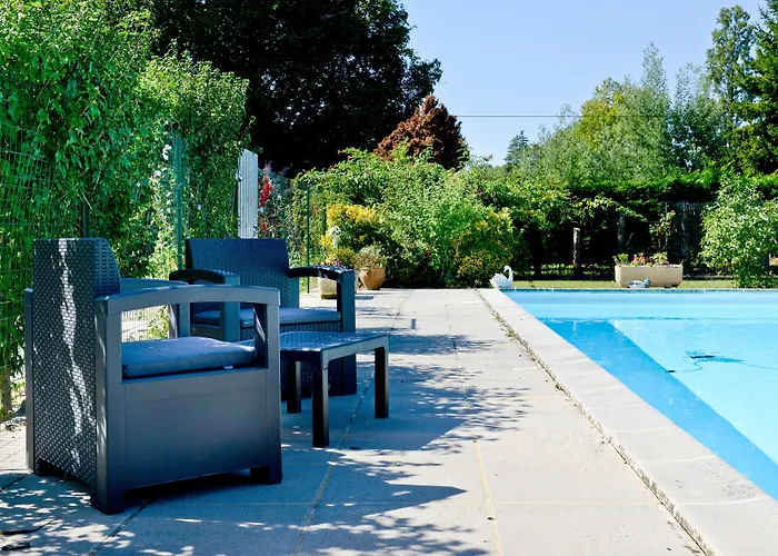 Logis Chez Germaine فندق 2*