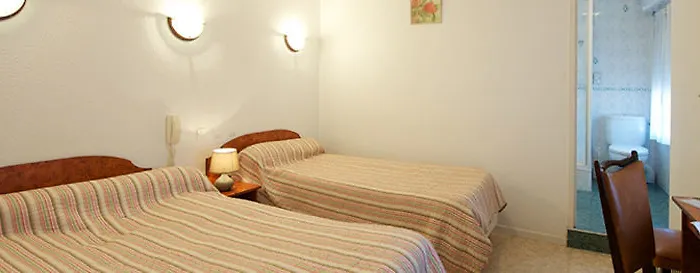 Logis Chez Germaine فندق 2*