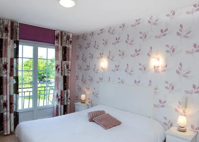 Logis Chez Germaine فندق Geüs-d'Oloron