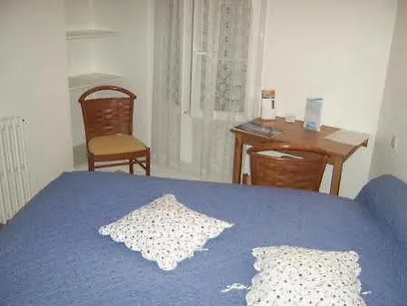 Ξενοδοχείο Logis Chez Germaine 2*