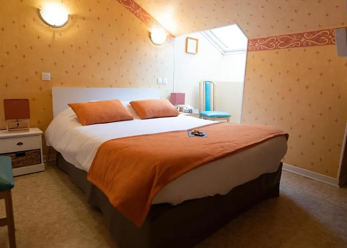 Logis Chez Germaine فندق Geüs-d'Oloron